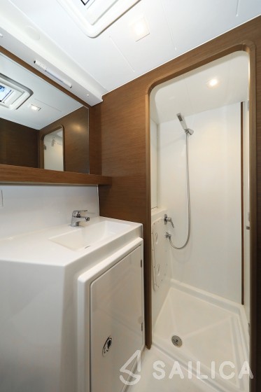 Lagoon 42 - Yacht Charter Sailica