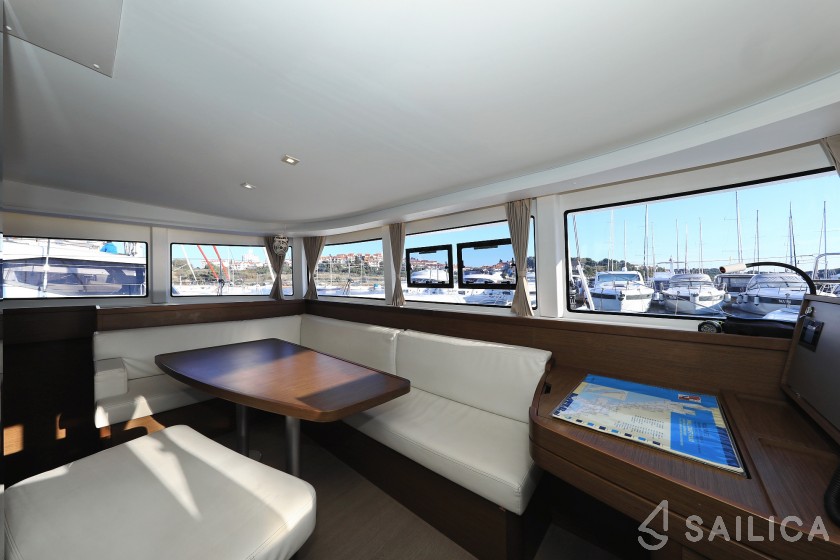 Lagoon 42 - Yacht Charter Sailica