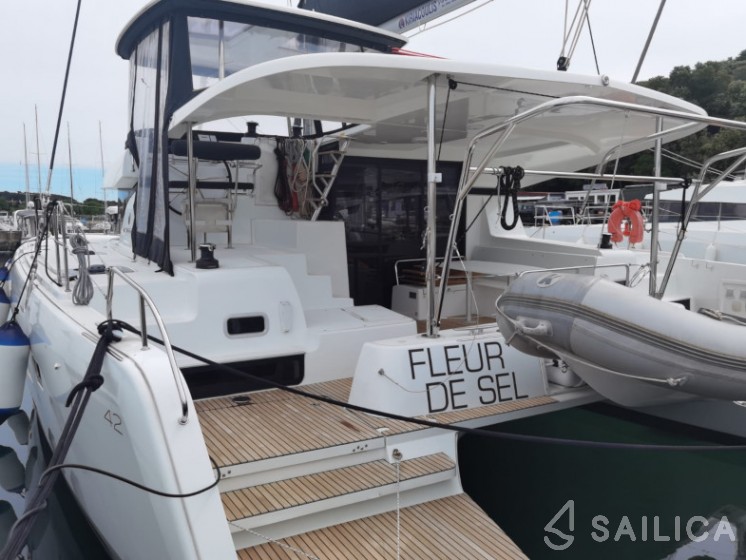 Lagoon 42 - Yacht Charter Sailica