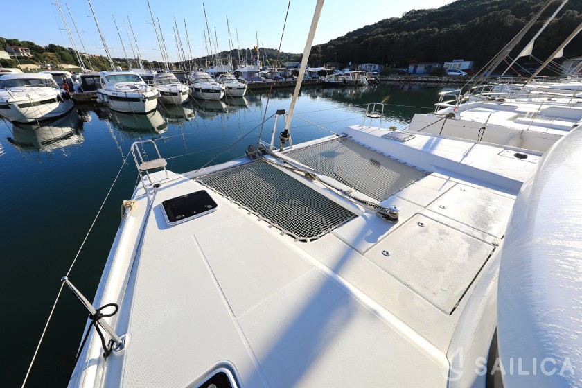 Lagoon 42 - Yacht Charter Sailica