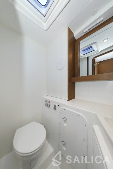 Lagoon 42 - Yacht Charter Sailica