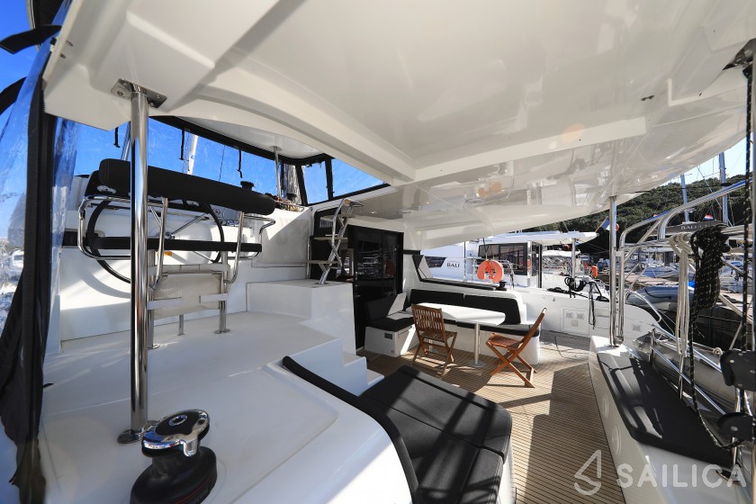 Lagoon 42 - Yacht Charter Sailica