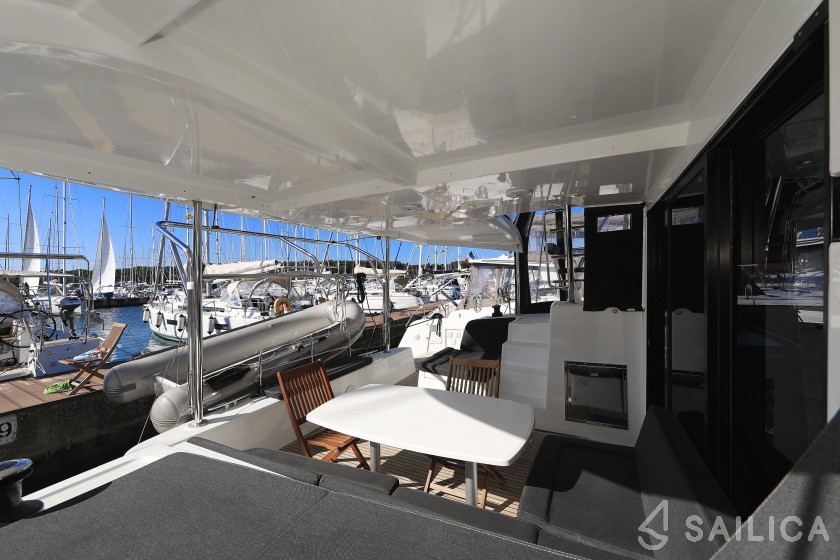 Lagoon 42 - Yacht Charter Sailica