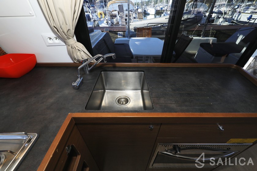 Lagoon 42 - Yacht Charter Sailica