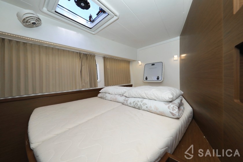 Lagoon 42 - Yacht Charter Sailica