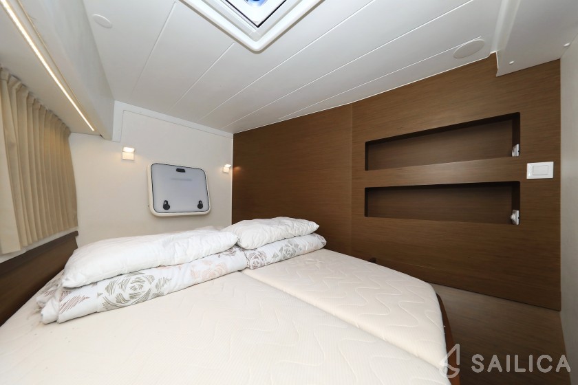 Lagoon 42 - Yacht Charter Sailica
