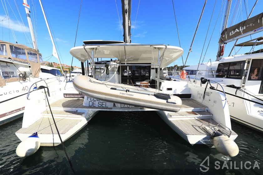 Lagoon 42 - Yacht Charter Sailica