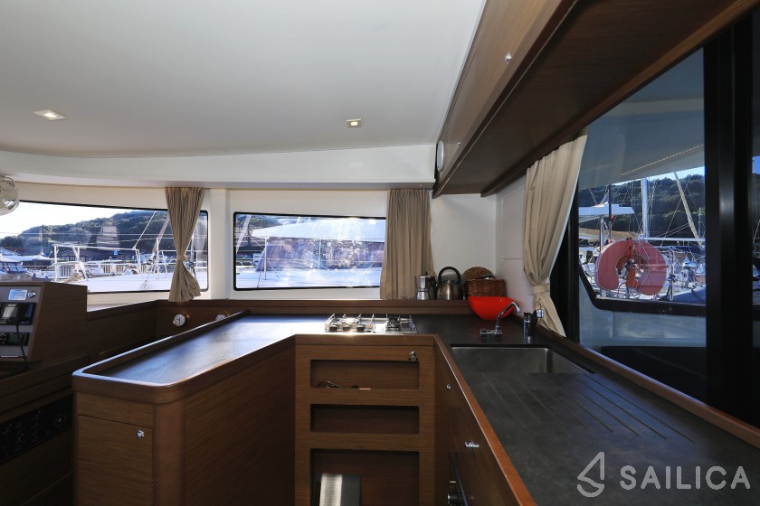 Lagoon 42 - Yacht Charter Sailica