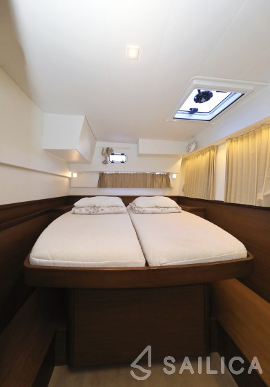 Lagoon 42 - Yacht Charter Sailica