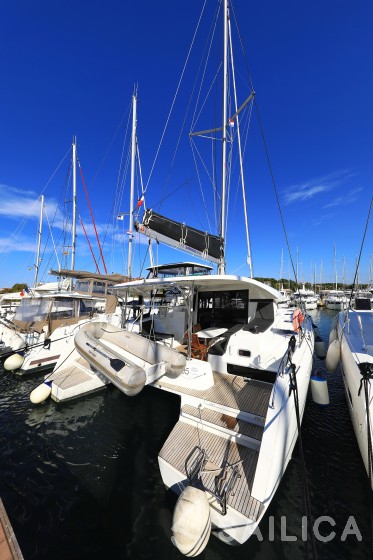 Lagoon 42 - Yacht Charter Sailica