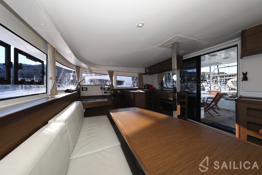 Lagoon 42 - Yacht Charter Sailica