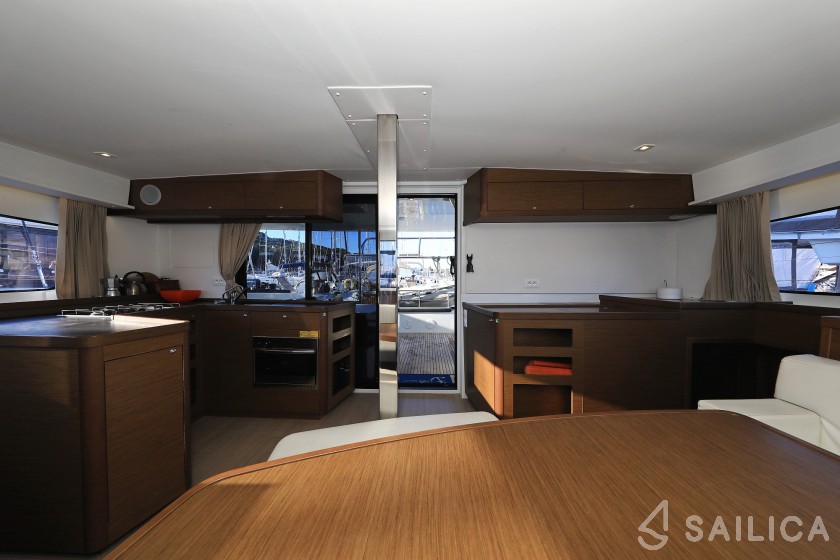 Lagoon 42 - Yacht Charter Sailica