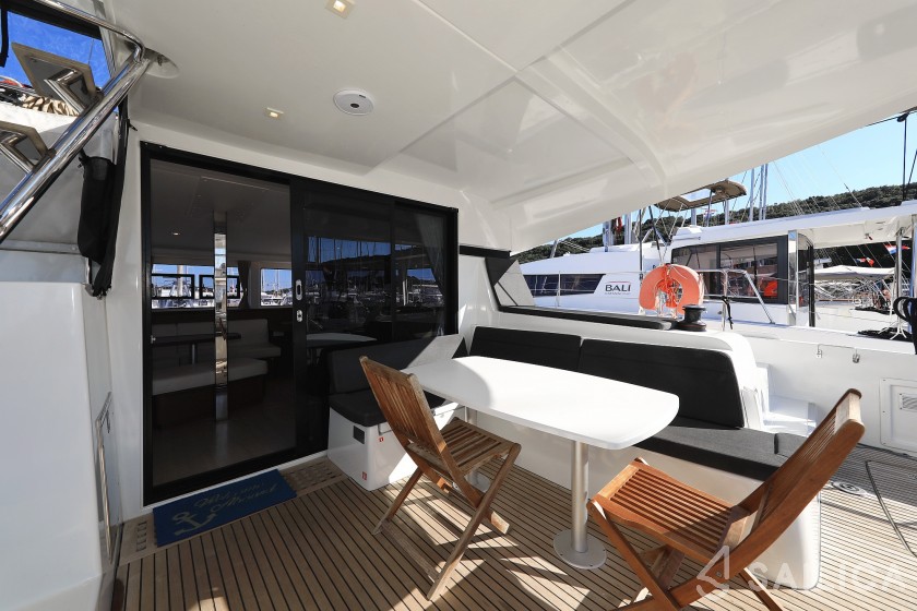 Lagoon 42 - Yacht Charter Sailica