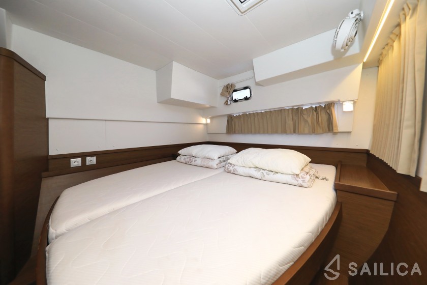 Lagoon 42 - Yacht Charter Sailica