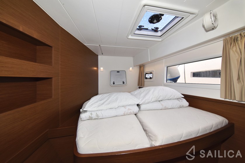 Lagoon 42 - Yacht Charter Sailica