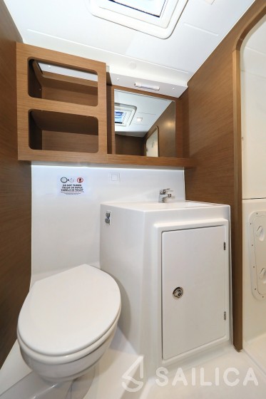 Lagoon 42 - Yacht Charter Sailica