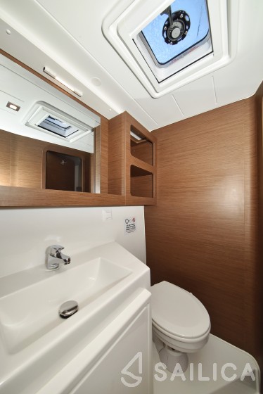 Lagoon 42 - Yacht Charter Sailica