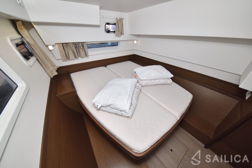 Lagoon 42 - Yacht Charter Sailica