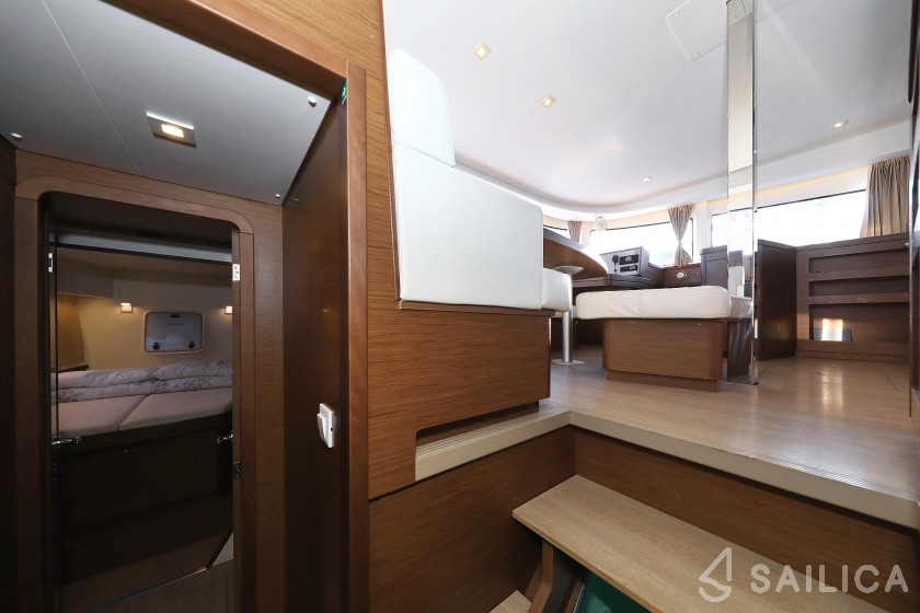 Lagoon 42 - Yacht Charter Sailica