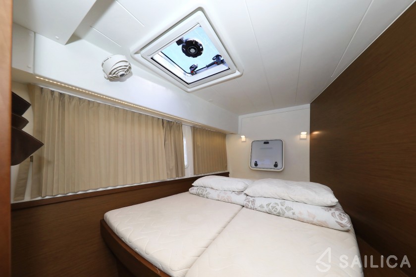 Lagoon 42 - Yacht Charter Sailica