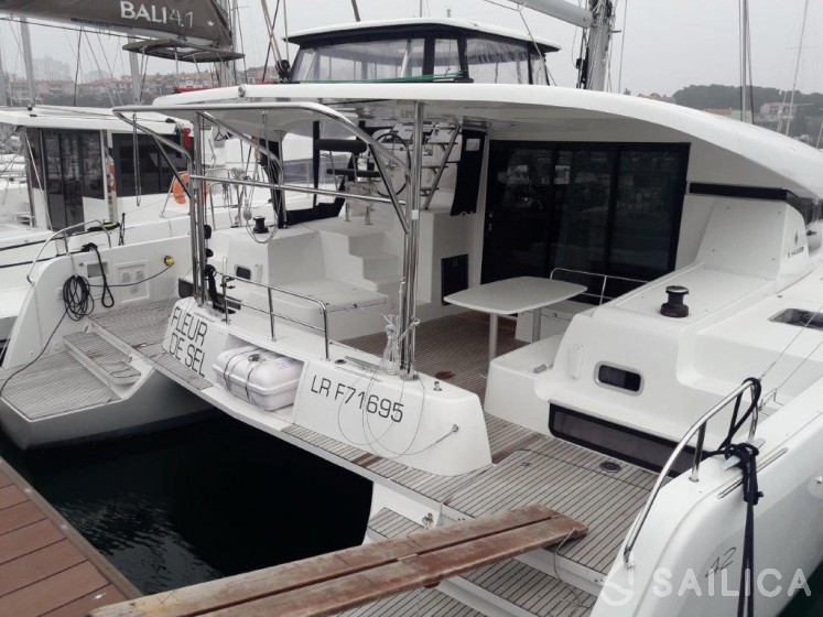 Lagoon 42 - Yacht Charter Sailica