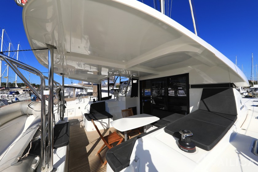 Lagoon 42 - Yacht Charter Sailica