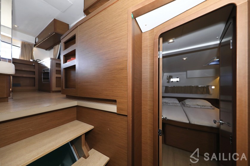 Lagoon 42 - Yacht Charter Sailica