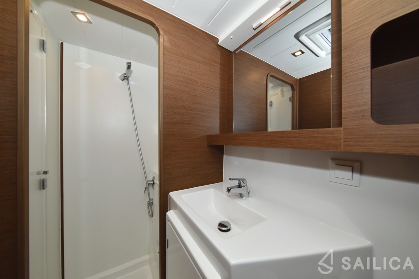 Lagoon 42 - Yacht Charter Sailica