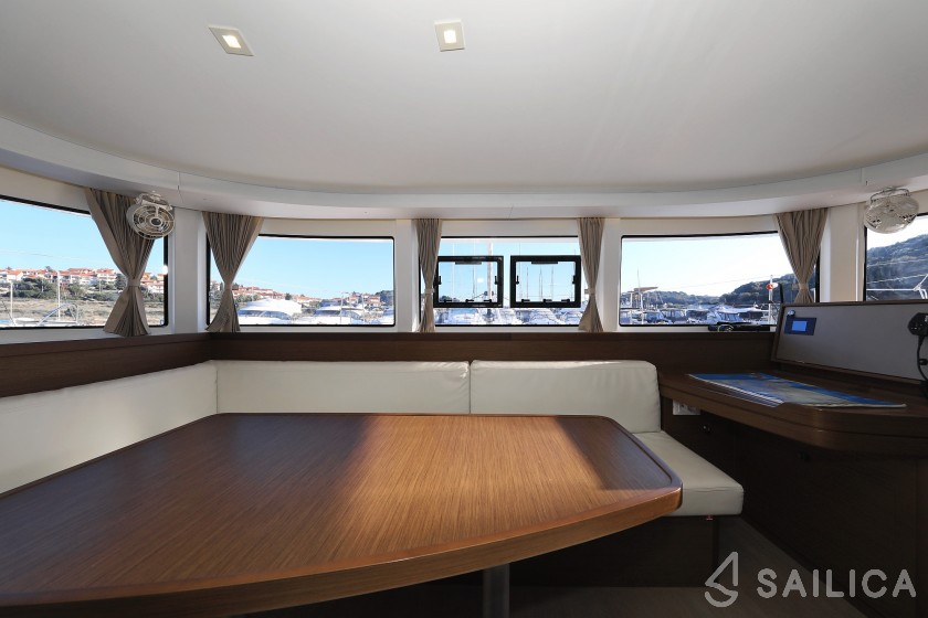 Lagoon 42 - Yacht Charter Sailica