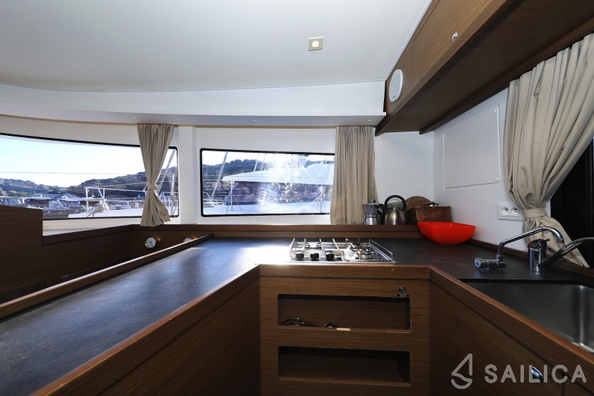 Lagoon 42 - Yacht Charter Sailica
