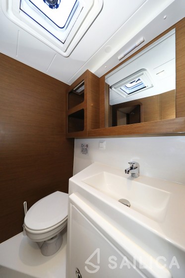 Lagoon 42 - Yacht Charter Sailica