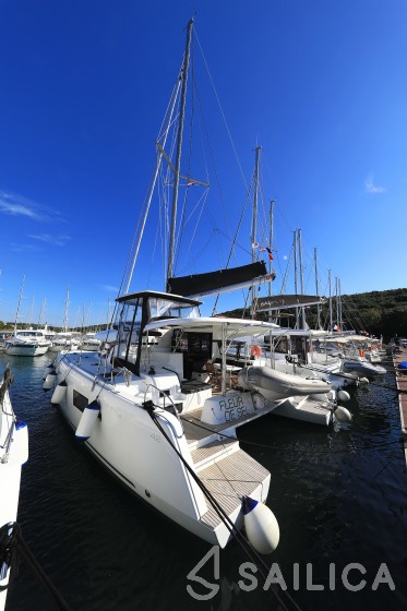 Lagoon 42 - Yacht Charter Sailica