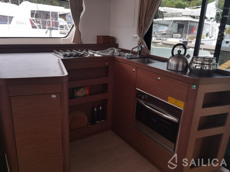 Lagoon 42 - Yacht Charter Sailica