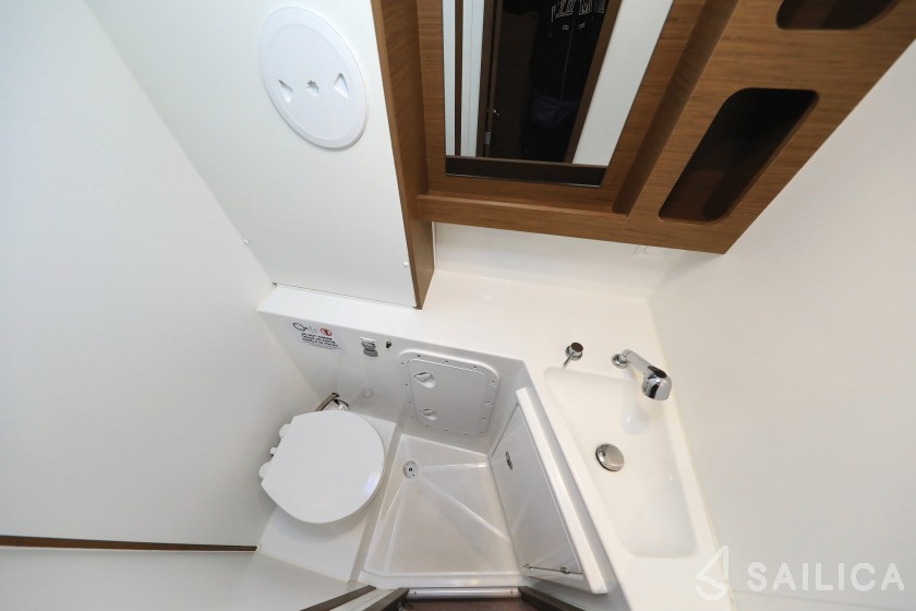 Lagoon 42 - Yacht Charter Sailica