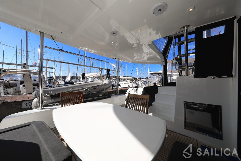 Lagoon 42 - Yacht Charter Sailica