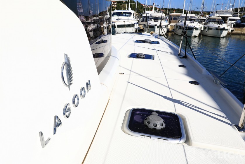 Lagoon 42 - Yacht Charter Sailica