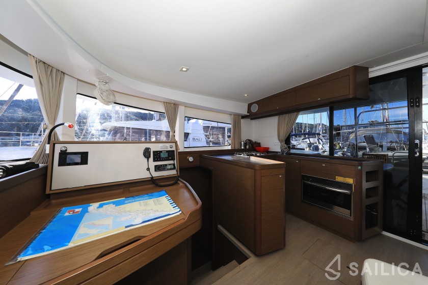 Lagoon 42 - Yacht Charter Sailica