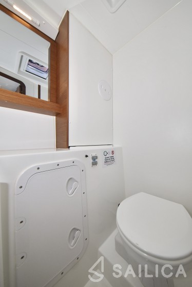 Lagoon 42 - Yacht Charter Sailica