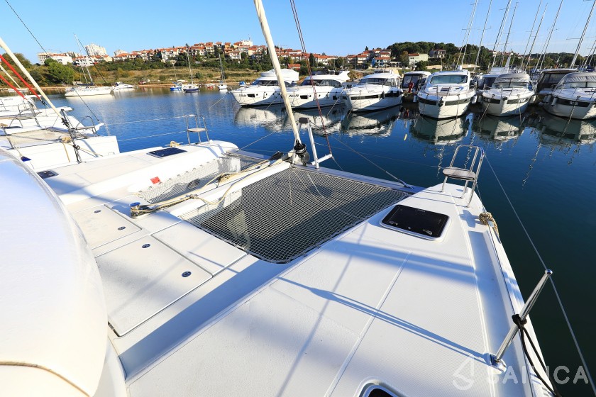 Lagoon 42 - Yacht Charter Sailica