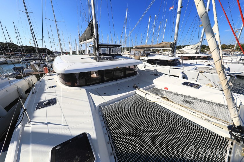 Lagoon 42 - Yacht Charter Sailica