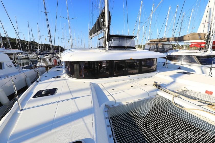 Lagoon 42 - Yacht Charter Sailica