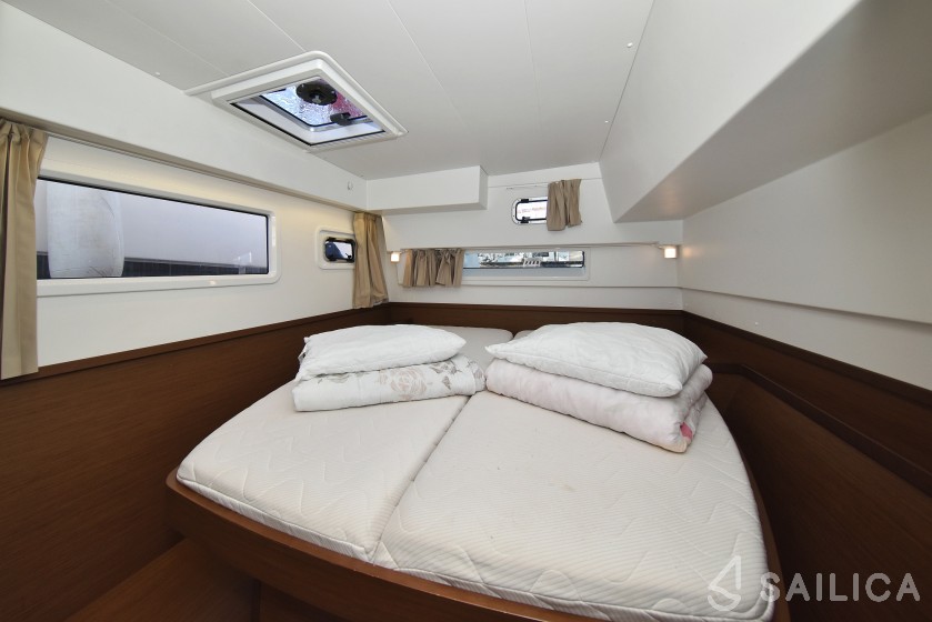 Lagoon 42 - Yacht Charter Sailica