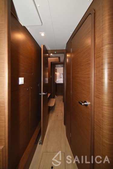 Lagoon 42 - Yacht Charter Sailica
