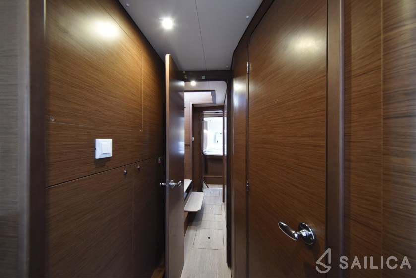 Lagoon 42 - Yacht Charter Sailica