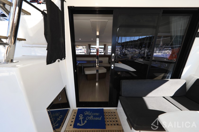 Lagoon 42 - Yacht Charter Sailica