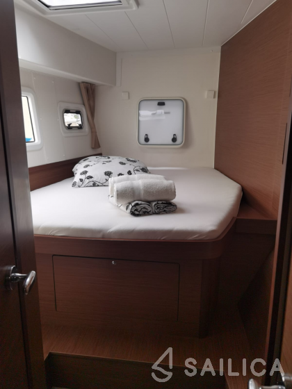 Lagoon 42 - Yacht Charter Sailica
