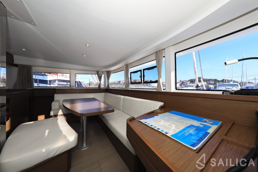 Lagoon 42 - Yacht Charter Sailica