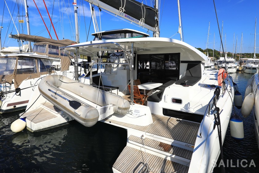 Lagoon 42 - Yacht Charter Sailica
