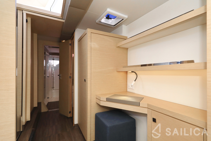 Lucia 40 - Yacht Charter Sailica