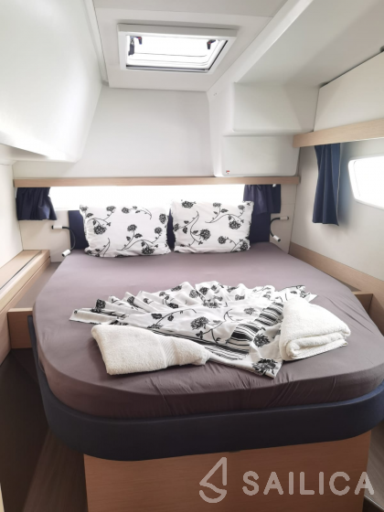 Lucia 40 - Yacht Charter Sailica